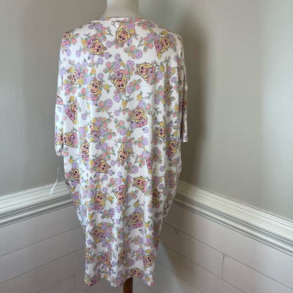 LuLaRoe Disney Miss Piggy & Floral Print Irma Top L FREE SHIP - Picture 3 of 5